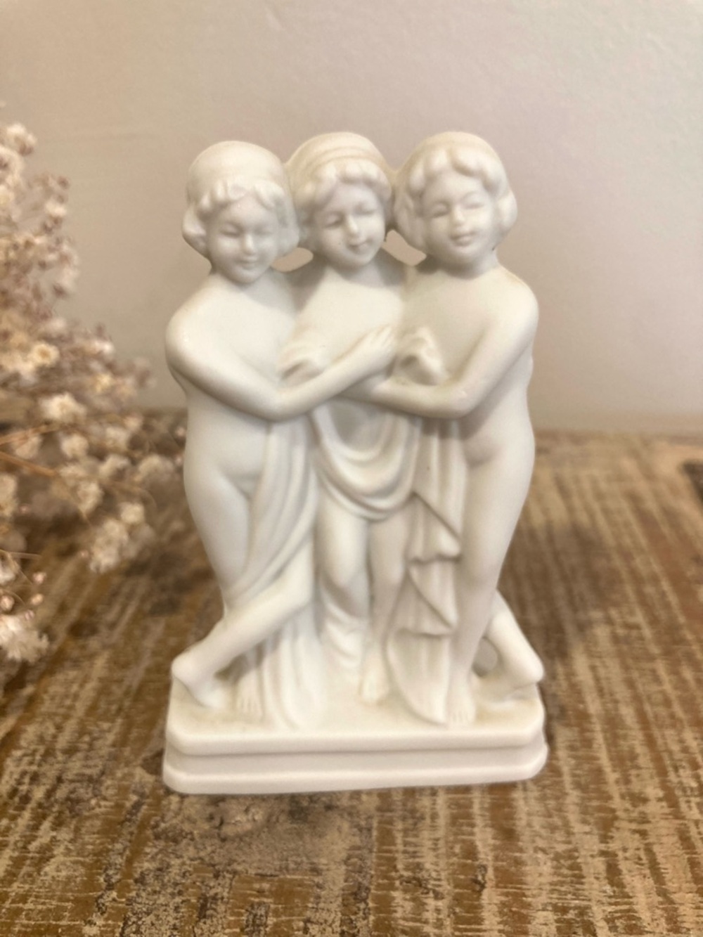 Vintage Ceramic Figure “The Three Graces" Made in Japan - Picture 8 of 11
